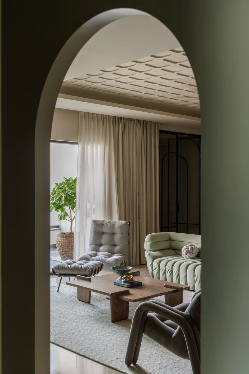 The living room seen through an arched opening, Aparna One